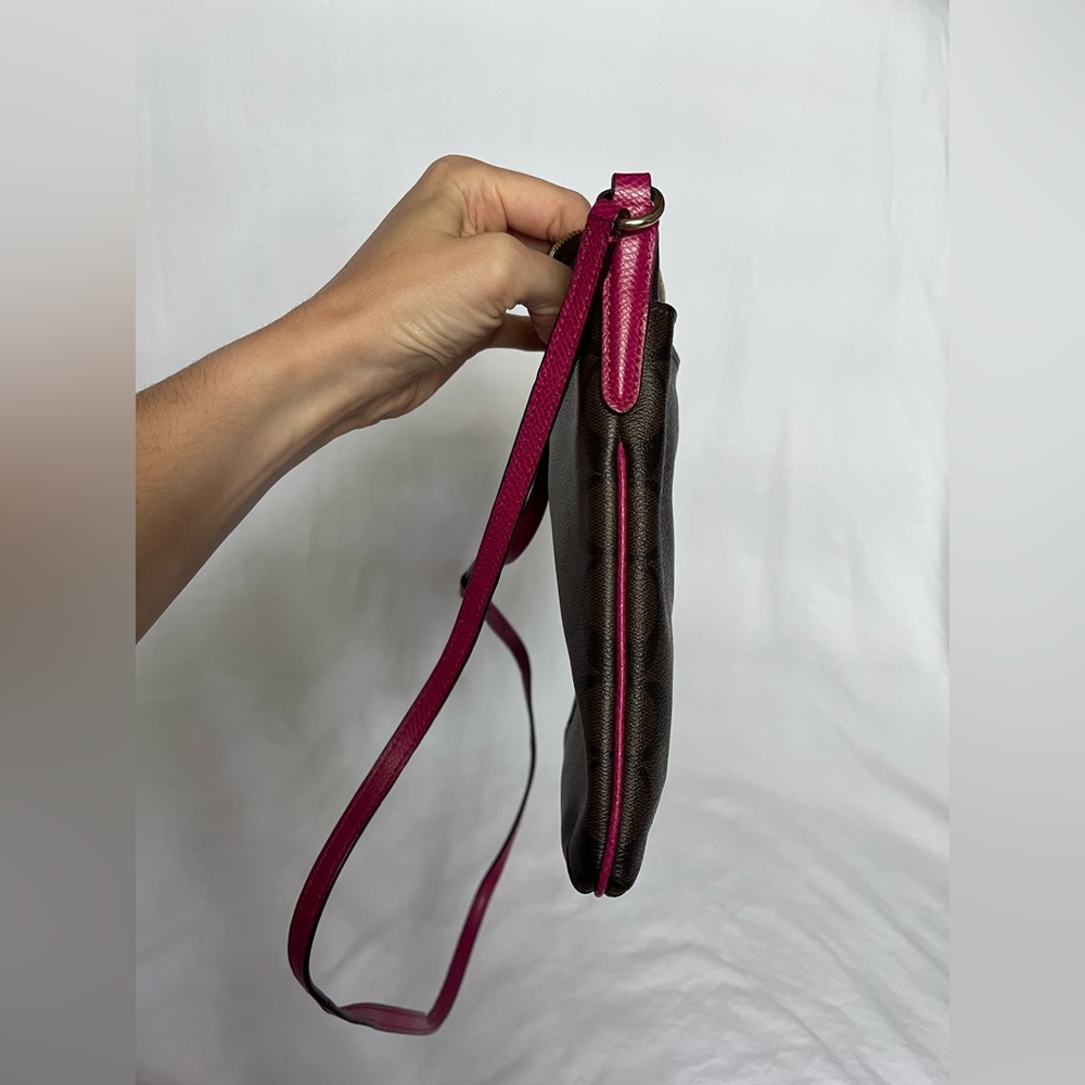 ***SOLD***COACH CROSSBODY BAG in Brown and Fuchsia Leather Messenger Bag Signatu - Picture 15 of 16